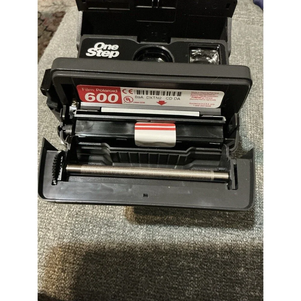 VTG Polaroid Camera One Step Close Up With Flash Uses 600 Film — EUC Estate Sale
